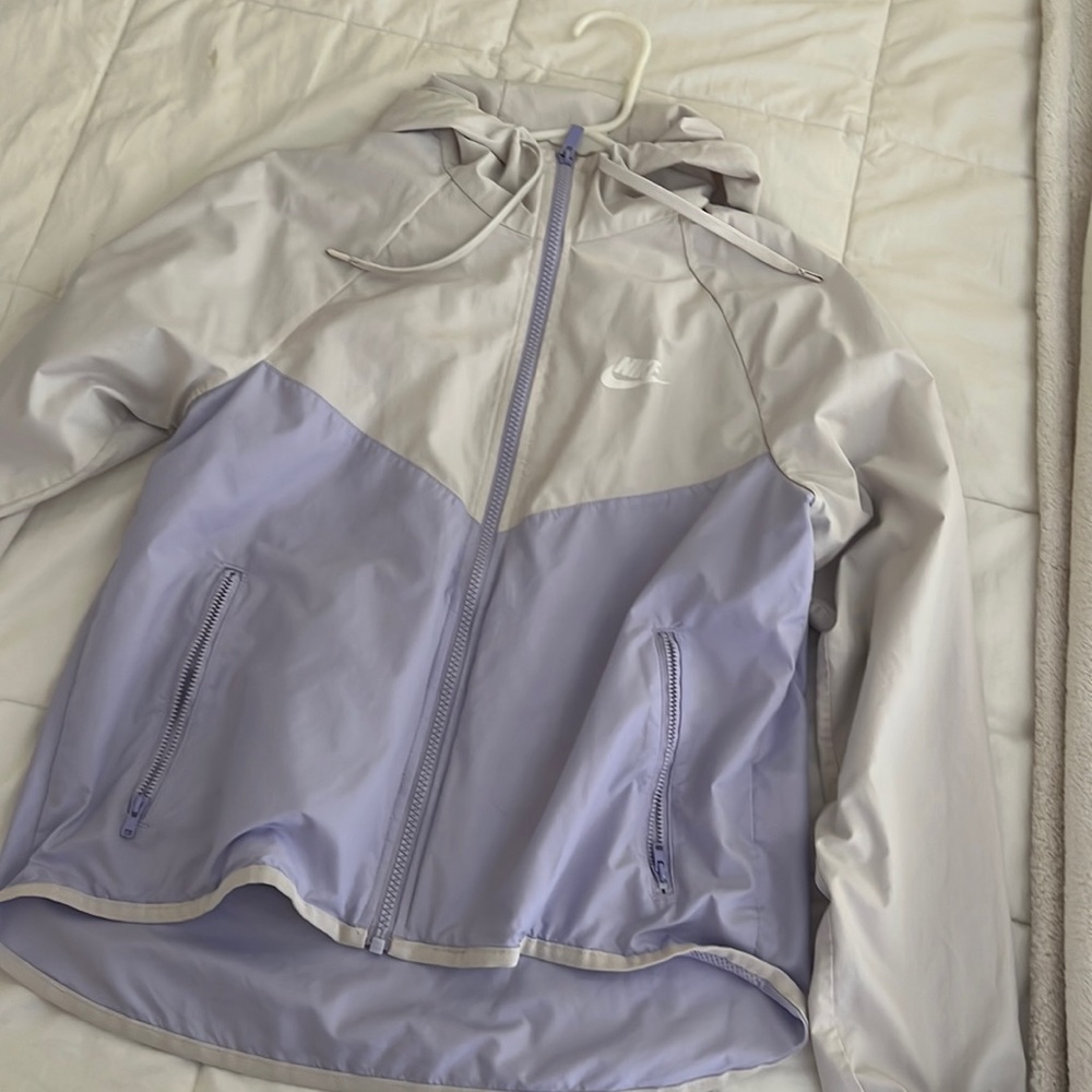 Nike windbreaker kids size xs fits like a grown up small